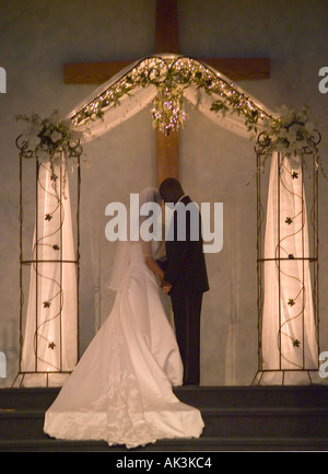 Razziale coppia mista a loro matrimonio in Santa Ana California USA Foto Stock
