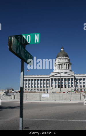 La Utah State Capitol a Salt Lake City con cartelli stradali intersezione di State Street e 300 North Street Ottobre 2007 Foto Stock