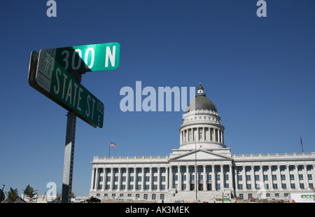 La Utah State Capitol a Salt Lake City con cartelli stradali intersezione di State Street e 300 North Street Ottobre 2007 Foto Stock