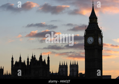 Il Palazzo di Wesminster al crepuscolo - Londra Foto Stock