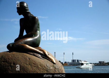 La statua della Sirenetta a Copenaghen, Danimarca Foto Stock