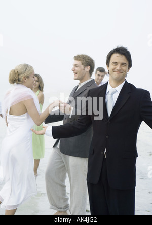 Scena da matrimonio sulla spiaggia Foto Stock