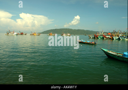 Kota Kinabalu barche da pesca in porto Foto Stock