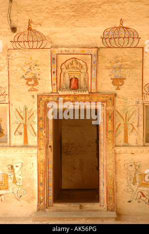 Pittura murale sulla parete del vecchio Bundi tempio in Rajasthan Foto Stock