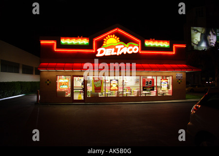 Vista notturna della parte esterna del ristorante Taco Foto Stock