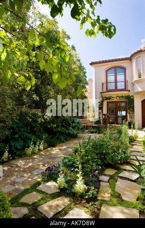 Cortile paesaggistico in stile spagnolo Home Foto Stock