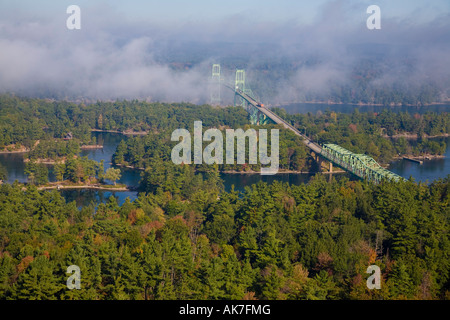 Isole 1000 Mille Isole ponte tra il Canada e gli Stati Uniti d'America in St Lawrence River Ontario Canada Foto Stock