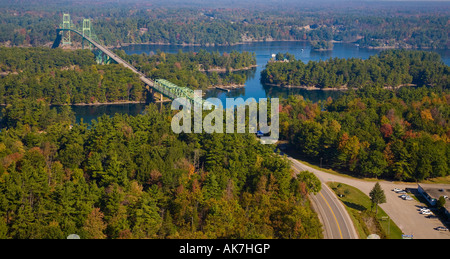 Ponte tra il Canada e gli Stati Uniti d'America 1000 isole mille isole in St Lawrence River Ontario Canada Foto Stock