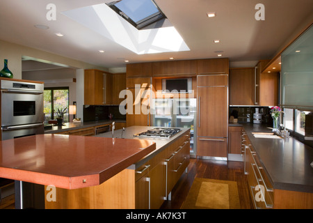 Cucina moderna con pavimenti in legno duro Foto Stock