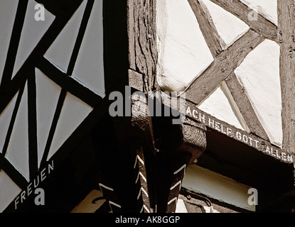 Dettaglio di una casa in legno nel centro storico del paese di Wetter-Wengern, in Germania, in Renania settentrionale-Vestfalia, la zona della Ruhr, Wett Foto Stock