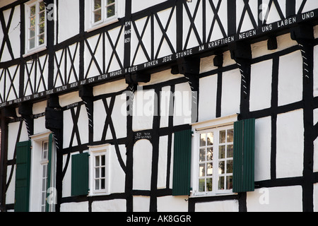 Dettaglio di una casa in legno nel centro storico del paese di Wetter-Wengern, in Germania, in Renania settentrionale-Vestfalia, la zona della Ruhr, Wett Foto Stock