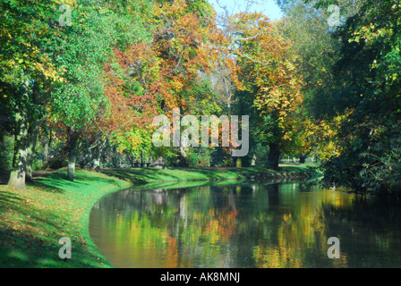 OXFORD colori autunnali dal fiume Cherwell nella Chiesa di Cristo Prato Foto Stock