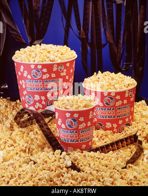 3 cucchiaio di burro caldo pop corn movie film di tempo regolari di grandi dimensioni giganti Foto Stock