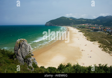 Playa de Berria, vicino Santona, Cantabria, Spagna settentrionale Foto Stock