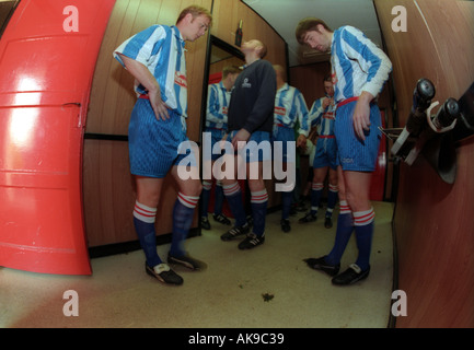 Credito MICHAEL CRAIG 16 11 96 Borehamwood Rushden e diamanti FA Cup 1° turno i giocatori corretto attendere nel tunnel Foto Stock