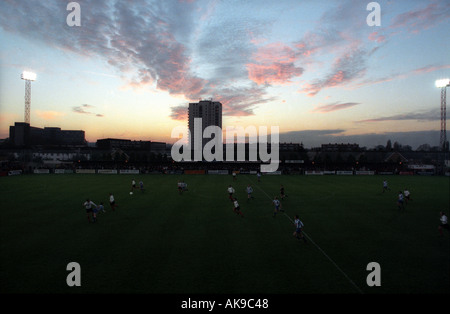 Credito MICHAEL CRAIG 16 11 96 Borehamwood Rushden e diamanti FA Cup 1° round corretto il sole tramonta su il gioco Foto Stock