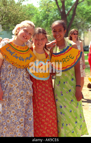 In bianco e nero giovani attivisti età 12 a nel cuore della bestia può Day Festival. Minneapolis Minnesota USA Foto Stock