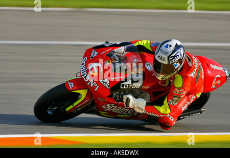 Moto 250cc rider Alex Debon di Spagna accelera la sua Aprilia moto a Comunitat Valenciana Gran Premio di Motociclismo 2007 a Cheste Foto Stock