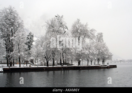 Lago Zeller See in inverno comprensorio sciistico di Zell am See in Austria. Foto Stock