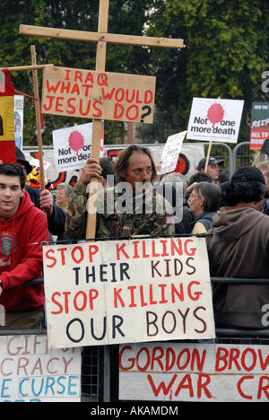 Fermare la guerra di dimostrazione 8 Ott 2007 che inizialmente è stato vietato ma terminava con 5000 in marcia verso la piazza del Parlamento Foto Stock