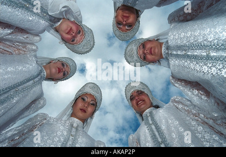 Ritratto di giovani ragazze in russo vesti nativo. El-Oiyn - festival nazionale del popolo Altaic. La Russia Foto Stock