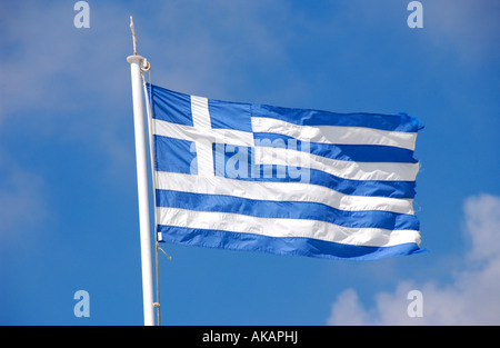 Bandiera greca sull'isola Mediterranea di Cipro UE Foto Stock