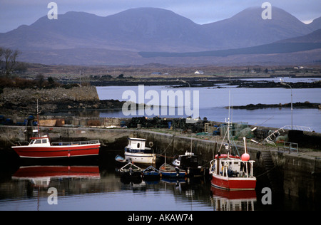 Porto di Roundstone Roundstone Connemara Irlanda occidentale Foto Stock