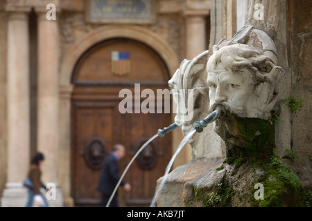 Fontana Dettaglio, Place de l'Hotel de Ville, Aix-En-Provence, Provenza, Francia Foto Stock