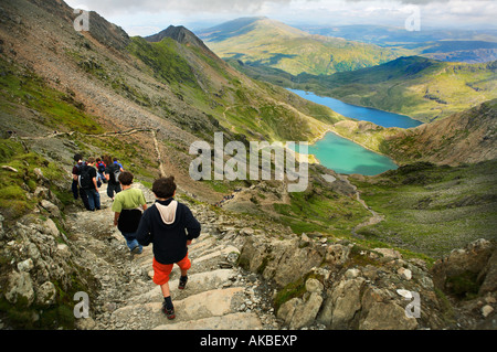 Vista dalla cima del Monte Snowdon, Galles, con vista sui laghi Llyn Llydaw, Glaslyn e Llyn. Foto Stock