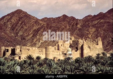 Oman interni. Il vecchio forte a Bahla. Rasa al suolo nel 1610 ricostruito del XVII secolo e in seguito Foto Stock