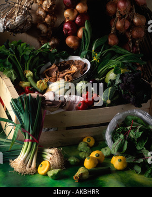 Il raccolto di ortaggi ancora vita vegetariano ingredienti alimentari editoriale Foto Stock