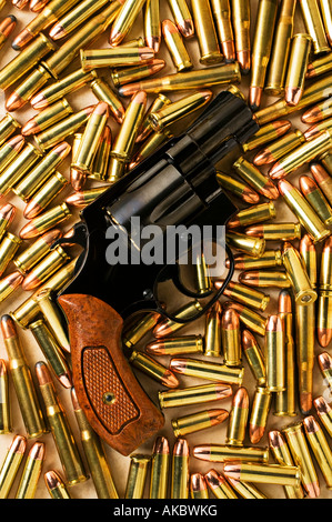 Pistola 38 speciale con proiettili assortiti Foto Stock