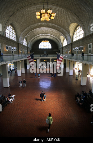 La grande sala di Ellis Island gateway di immigrazione verso il nuovo mondo Foto Stock