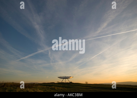 Alogeno, una scultura sopra Haslingden, Lancashire, Regno Unito. Uno del Lancashire Panopticons serie. Foto Stock