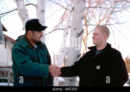 Messicano studente americano di dire arrivederci a studente universitario età di vent'anni. St Paul Minnesota USA Foto Stock