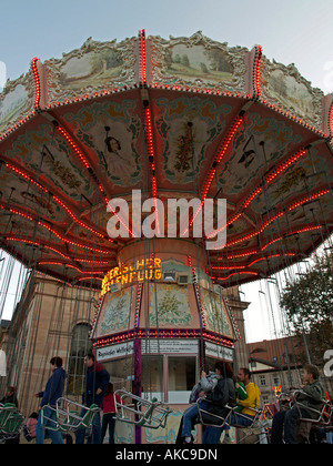 Amusement ride in altalene ride giostra della catena su un equo Fürth Baviera Germania Foto Stock