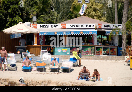 Baia di Nissi Snack Bar e prendere il via a Ayia Napa sull'isola Mediterranea di Cipro UE Foto Stock