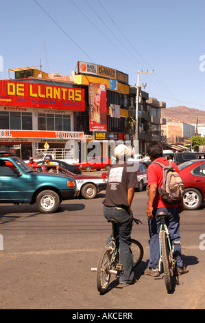 Il traffico città di Oaxaca Messico Foto Stock