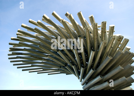 Il canto squilla albero, una scultura vicino a Burnley, Lancashire, Regno Unito. Uno del Lancashire Panopticons serie. Foto Stock