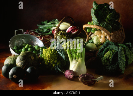 Vegetali di vita ancora pittoresca del genere Brassica vegetariano ingredienti alimentari editoriale Foto Stock