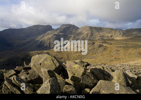 Lodore Falls, Sca cadde Pike e ampia cadde come visto da Bowfell Foto Stock