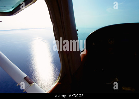 Croazia, Mare Adriatico, regione di Zara, vista attraverso la finestra di aeroplano, vista aerea Foto Stock