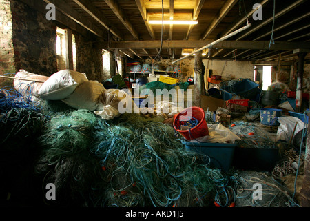 La cantina sotto gli artisti studios dove i pescatori fissare reti sulla spiaggia Porthmeor in St Ives, Cornwall Foto Stock