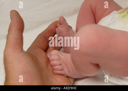 Neonato Boy s Piedi MR Foto Stock