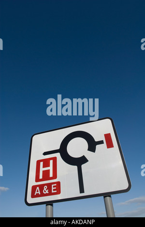 Ospedale a&e il cartello stradale Foto Stock
