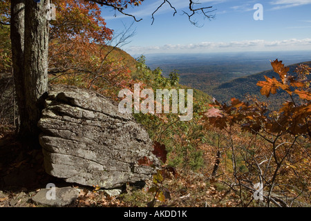 Ampia vista della Hudson Valley dalla scarpata Trail Catskill Mountains New York Foto Stock