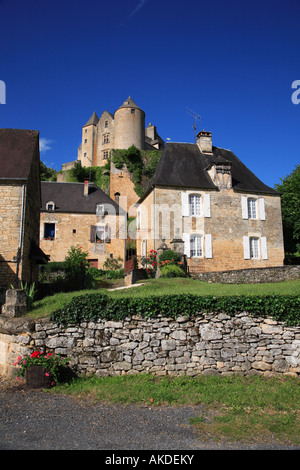 Il Castello e il borgo di Salignac Eyvigues Foto Stock