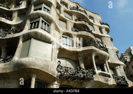 Casa Milà, conosciuta anche come La Pedrera a Barcellona Spagna. Foto Stock