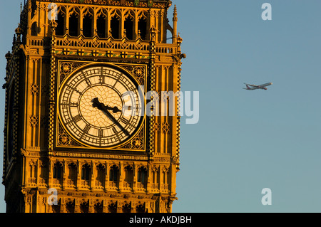 La torre dell'orologio di Case del Parlamento Bg Ben London Regno Unito Foto Stock