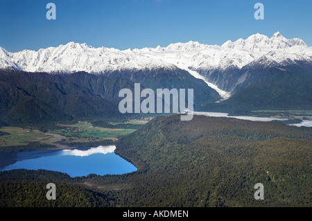 Lago Mapourika Ghiacciaio Franz Josef e Alpi del Sud costa ovest di Isola del Sud della Nuova Zelanda antenna Foto Stock